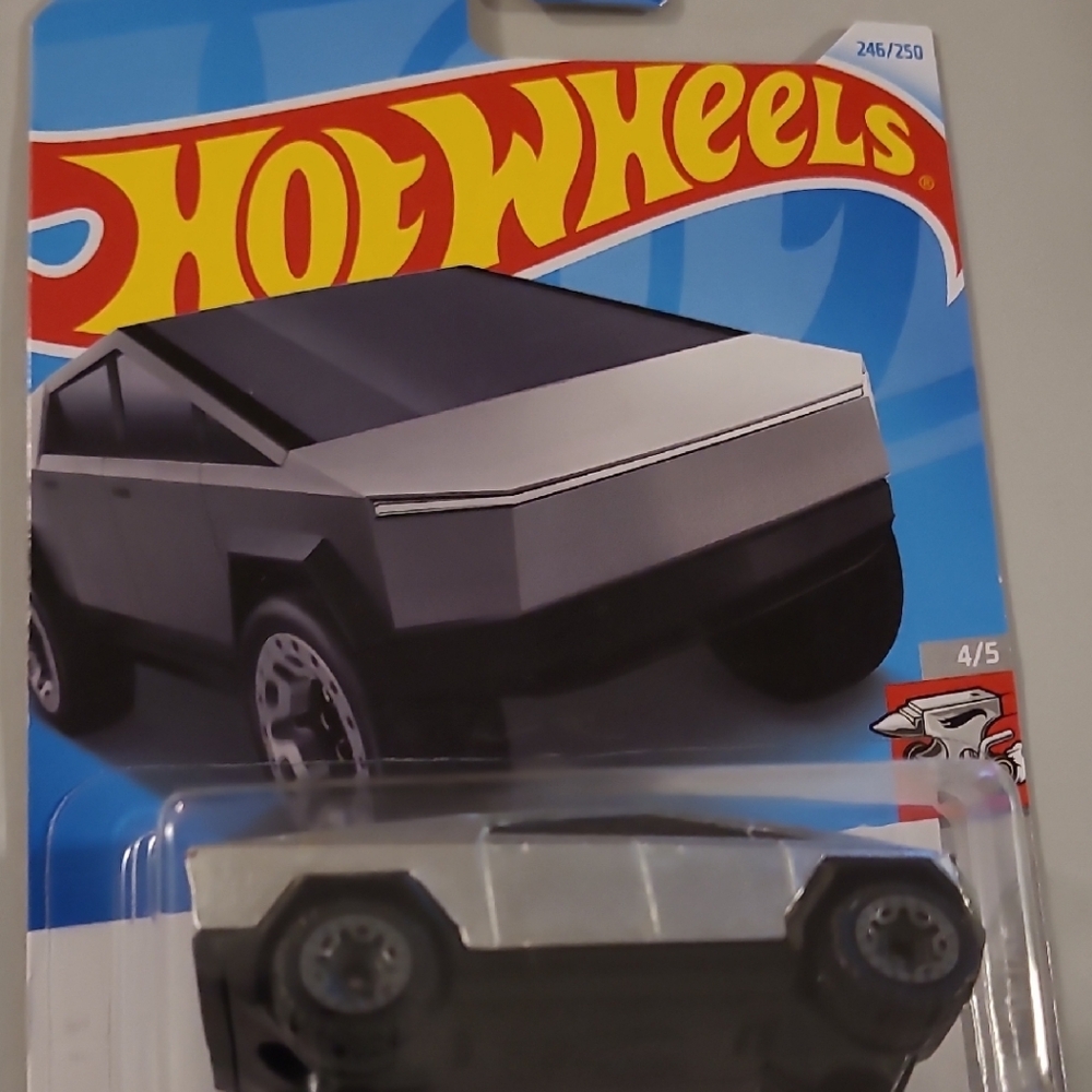 Hotwheels Cybertruck Mattel